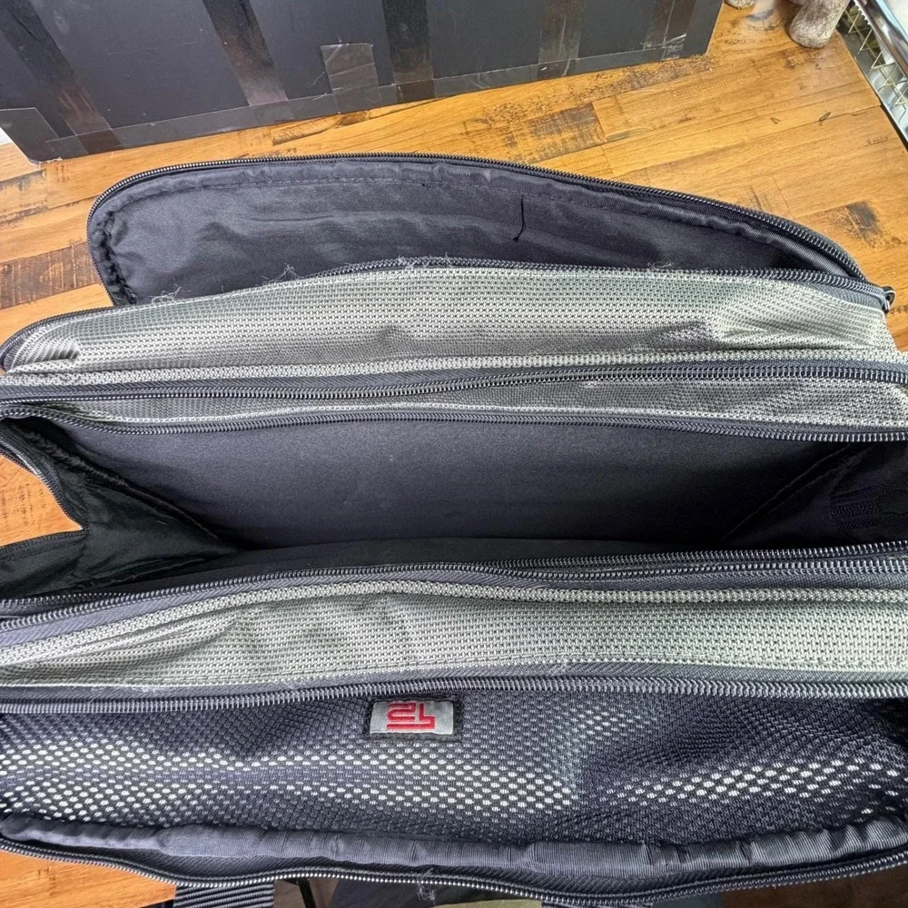 Tumi T2 Ballistic Nylon Messenger Laptop‎ Briefcase Bag